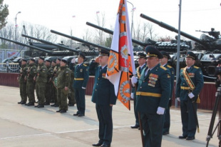 Глава Арсеньевского городского округа А. Коваль поздравил военнослужащих войсковой части 42718 с 71-й годовщиной образования части