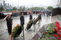 Олег Кожемяко возложил цветы в День памяти и скорби