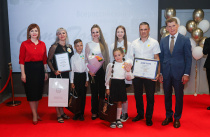 Олег Кожемяко поздравил победителей регионального этапа конкурса «Семья года»