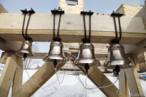 В Арсеньеве состоялось освящение и поднятие колоколов Храма Рождества Христова