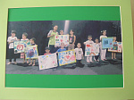 В Детской школе искусств открылась Международная передвижная выставка детских групповых рисунков «Вместе мы строим мир!»