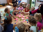 Воспитанники детских садов празднуют 81-ю годовщину образования Приморского края 