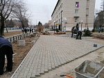 Завершается благоустройство сквера возле памятника Герою России О.А. Пешкову