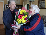 Памятные медали к 75-летию Победы вручаются ветеранам Арсеньева 