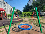 Обновленная детская игровая площадка пользуется популярностью среди малышей и их родителей
