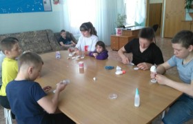 Молодогвардейцы подарили праздник воспитанникам центра «Ласточка»