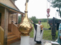 На территории танковой части № 42718 состоялась церемония освящения и установления купола деревянного храма во имя святого Димитрия Солунского