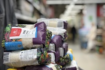 Снижение спроса сдержало рост цен на крупы и моющие средства в Приморье