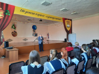 Глава города Владимир Пивень провел встречи со старшеклассниками
