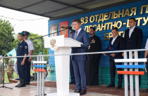 Олег Кожемяко поздравил приморских десантников с Днем ВДВ
