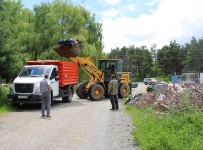 Завершаются работы по уборке мусора на кладбище