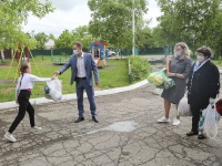 Сотрудники ААК "Прогресс" вручили подарки воспитанникам  социально-реабилитационного центра "Ласточка          