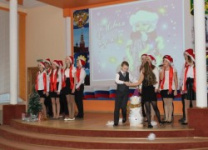 В исполнении арсеньевских школьников прозвучали английские рождественские песни