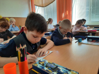 Школьники Арсеньева пишут письма поддержки Российским солдатам