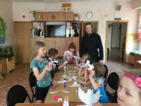В праздник Благовещения Пресвятой Богородицы молодогвардейцы вместе с представителями Арсеньевской епархии побывали в центре «Ласточка»