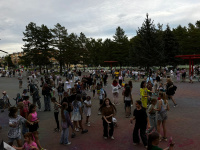 На площади ДК «Прогресс» состоялась развлекательно-познавательная программа «Танцуют все!»