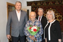 Участники Великой Отечественной войны принимают поздравления накануне Дня Победы