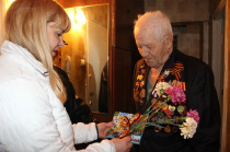 Ветераны Арсеньева в предпраздничные дни получают поздравления с Днем Победы
