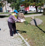 Благоустроена территория возле памятника Герою России Олегу Пешкову 