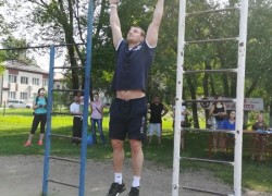 В Арсеньеве состоялся городской турнир по подтягиванию на перекладине
