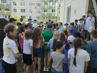 Сотрудники курсов гражданской обороны МКУ УГОЧС рассказали детям о правилах безопасности в период летних каникул