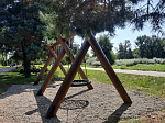 В парке "Восток" установлены деревянные качели