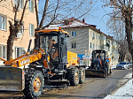Очистка улиц от снега продолжается