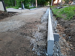 Продолжается ремонт тротуара по ул. Жуковского