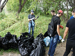 Акцию по очистке от мусора берегов речки Дачной провели педагоги и воспитанники отделения экологии и туризма Центра внешкольной работы 