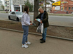 Волонтеры рассказывают жителям города о голосовании за объекты благоустройства