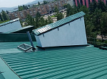 Новые крыши -  еще на двух домах Арсеньева