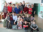 Воспитанники детского дома г. Арсеньева получают подарки в день рождения