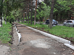 Идет ремонт тротуара по улице Ленинской
