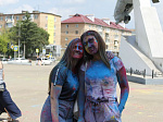 Фестивали красок и светящихся воздушных шаров состоялись в минувшую субботу на центральной площади города