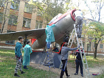 В Арсеньеве проведена реставрация истребителя МИГ-15, установленного на постаменте возле колледжа ДВФУ