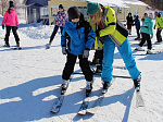 Арсеньевские школьники осваивают горные лыжи