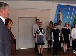 Государственный гимн России прозвучал сегодня утром в школах города 
