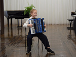 В концертном зале школы искусств учащиеся и преподаватели отделения народных и духовых инструментов провели концерт для родителей