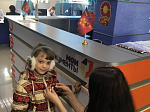 Юные посетители МФЦ в предпраздничные дни получают георгиевские ленточки