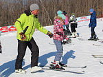 Арсеньевские школьники осваивают горные лыжи